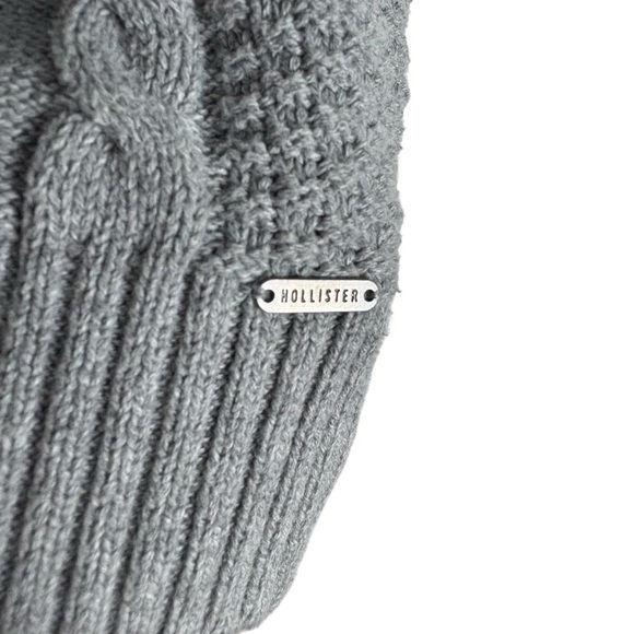 HOLLISTER Boxy V-Neck Oversized Cable Knit Sweater Vest in Gray Size Medium - Picture 8 of 9